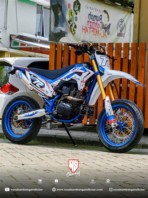 Cutting Stiker Crf L Putih Grafis Biru Striping Decal Sticker