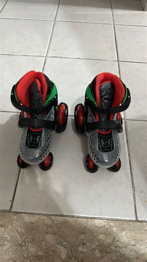 Patins Roller Dino Rodas Conjunto Capacete Joelheira Infantil