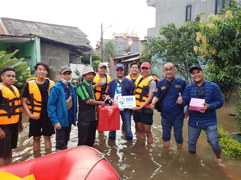 Cepat Tanggap Bencana Banjir Bri Salurkan Bantuan Ke Warga Ciledug