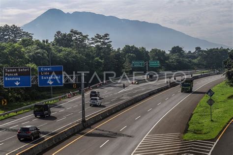 Kondisi Jalur Wisata Puncak Saat Libur Imlek Antara Foto