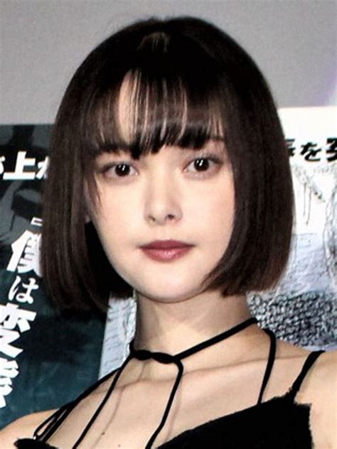 玉城ティナ ショーパンからの美脚にフォロワーメロメロ「美しい」「透明すぎー」「かわいいー！！！」― スポニチ Sponichi Annex 芸能