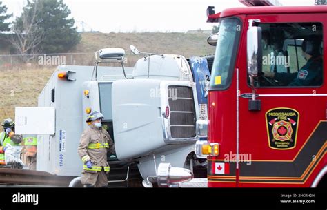 Mississauga Canada 31st Dec 2021 First Responders Work At The Scene