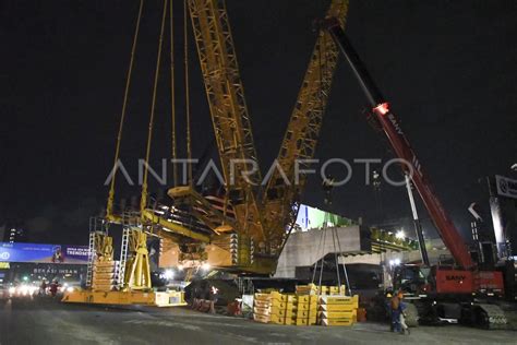 Pemasangan Balok Girder Tol Becakayu Seksi Ii A Antara Foto