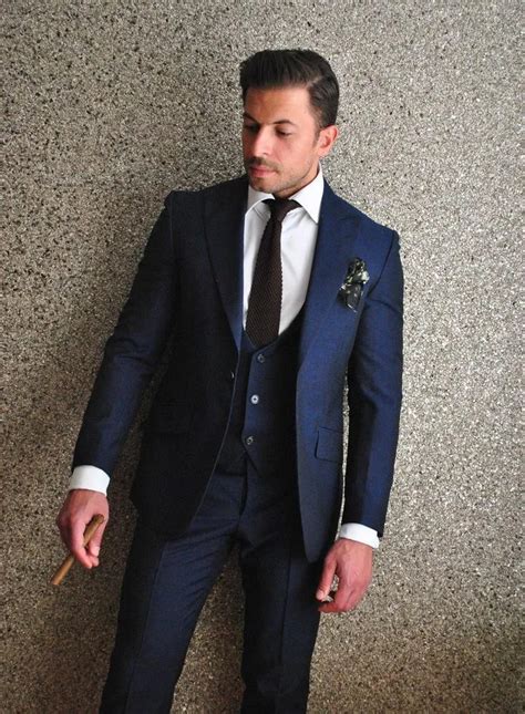 Hot Selling Navy Blue Groom Tuxedos Groomsmen Peak Lapel Suit Best Man