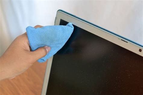 How To Clean Lcd Screen Without Damaging Pc Mind