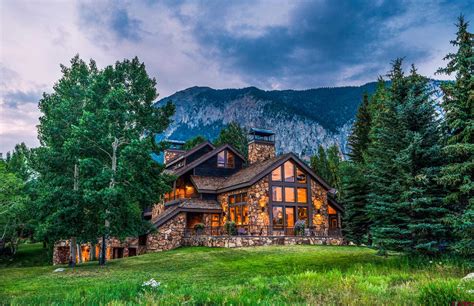 300 Skyland Drive | Crested Butte Collection