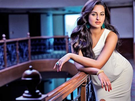HD Wallpapers Sonakshi Sinha Latest Hot Hd Wallpapers