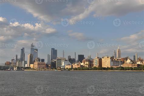 Manhattan skyline in New York 13099752 Stock Photo at Vecteezy