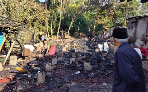 Puluhan Kamar Santri Ponpes Mutaalimin Pandeglang Hangus Terbakar