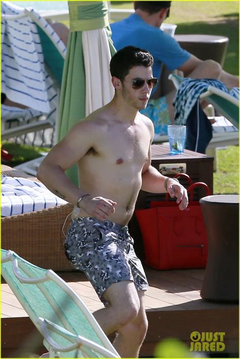 Photo Joe Nick Jonas Shirtless Beach Brothers In Hawaii 02 Photo 3024916 Just Jared