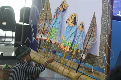 PENTAS WAYANG KULIT DENGAN DALANG CILIK ANTARA Foto