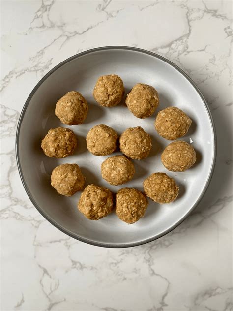 Peanut Butter Protein Bites - daveynutrition