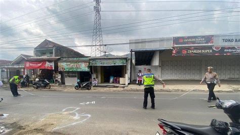 Kecelakaan Maut Di Sukabumi Pemotor Ngebut Hantam Truk Dari Arah