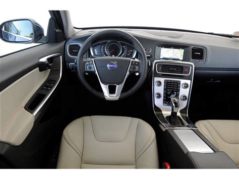 2017 Volvo V60 Interior | U.S. News & World Report