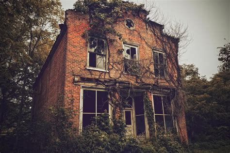 How To Photograph Abandoned Locations | Contrastly