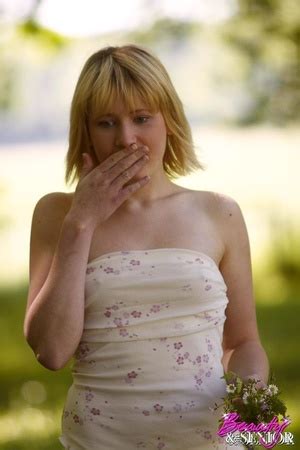 Very Hot Busty Blonde Spreads Her Legs For An Old Stiff XXX Dessert