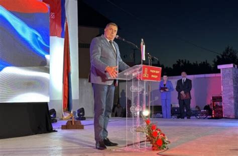 Kao Da Je S Marsa Pao Gdje Je Bio Ta Je Radio Milorad Dodik Dok Su