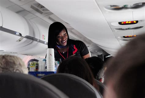 Cuánta agua hay que beber durante un vuelo Traveler