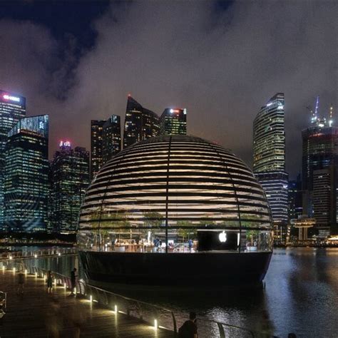 Apple Store Marina Bay Sands, Marina Bay, Singapore (picture by Finbarr ...