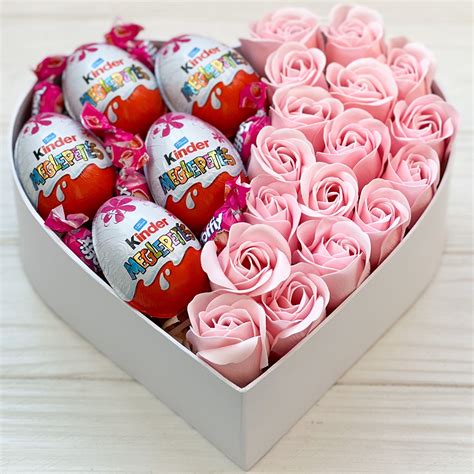 Подарок для девушки YourGifts Подарочный бокс с мыльными розами и ...