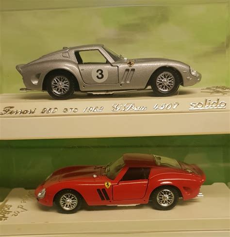 Ferrari GTO 250 von Solido Set zu 2 Stück beide in Vitrine Kaufen