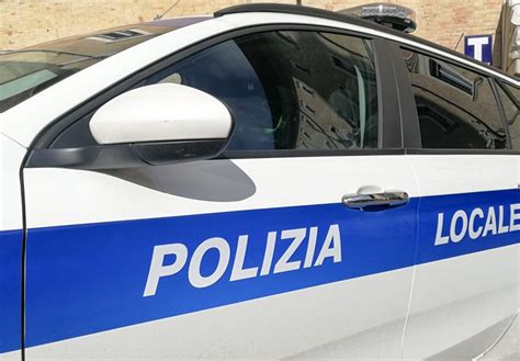 Fugge Dopo Lincidente Sulla Regina Rintracciato Dalla Polizia Locale