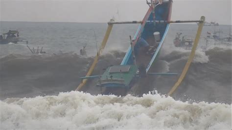 Sore Tadi 20 11 22 Ombak Membesar Perahu Sampai Terjadi Begini YouTube