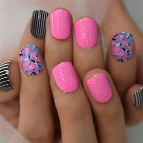 35 Best Short Acrylic Nails To Copy In 2025 Dezayno