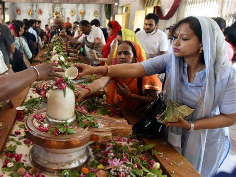 Sawan Devotees Throng Temples As They Celebrate Last Monday Of