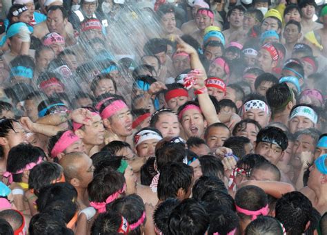 3年ぶり「もみ合い」のはだか祭 期待と不安抱え「尾張に春を」 写真特集56 毎日新聞