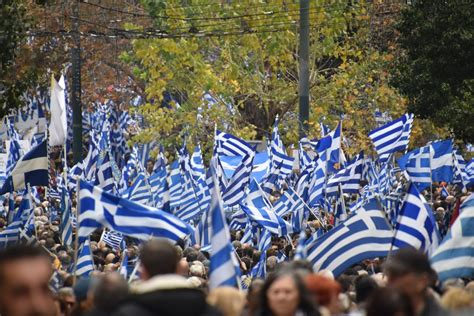 Grécia sob protestos após governo aprov Revista Líder