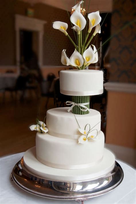 Ivory Calla Lily Wedding Cake Wedding Cake Cake Ideas By