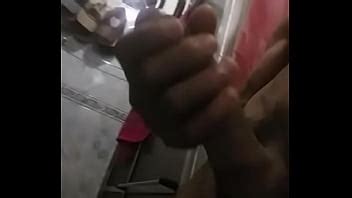 Travieso corona en masturbación con la mano XVIDEOS