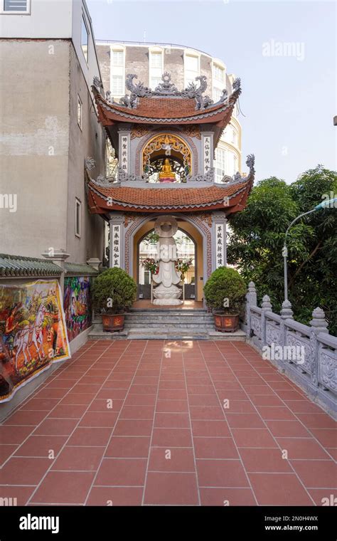 Hanoi Vietnam January 2023 View Of The Chua Tien Tich Buddist Temple