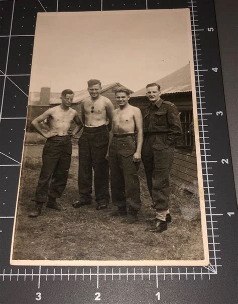SHIRTLESS MILITARY MEN Beefcake Muscle Man Vintage Gay Int Snapshot PHOTO EUR 9 23 PicClick FR