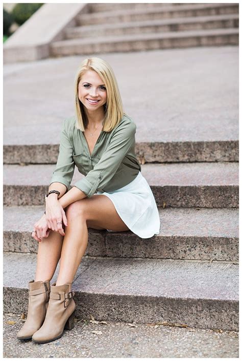 Simple Sitting Senior Photos And Senior Poses Senior Portraits Girl