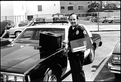 20 Unbelievable Retro Photos Of Los Angeles Police Officers During The