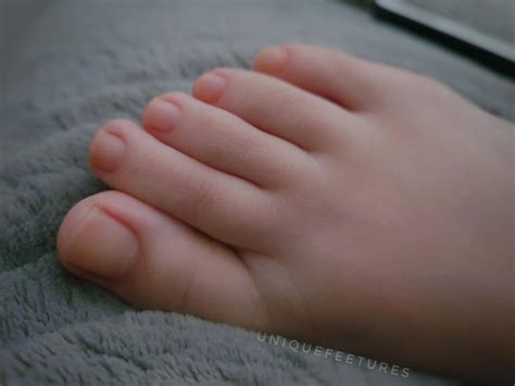Cute Naked Toes Scrolller