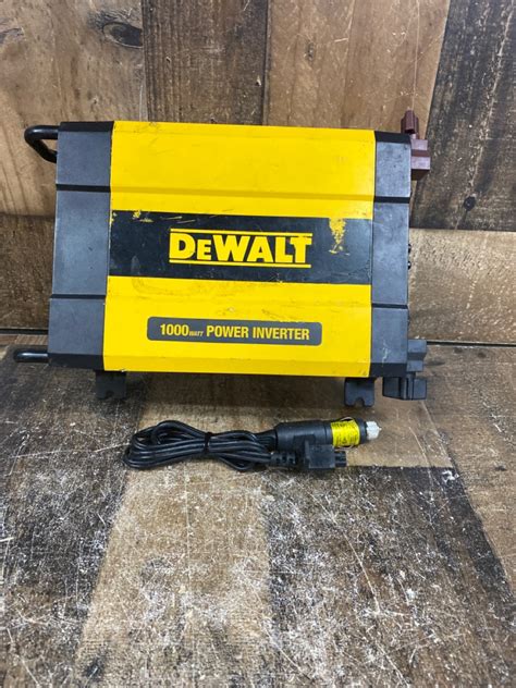 Dewalt Dxaepi1000 1000 Watt Portable Car Power Inverter With Triple Usb