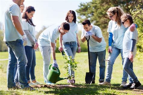 Voluntariado Caridade Pessoas E Conceito De Ecologia Grupo De