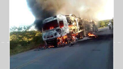 V Deo Caminh O Cegonha Carros Novos Pega Fogo Na Br Bahia