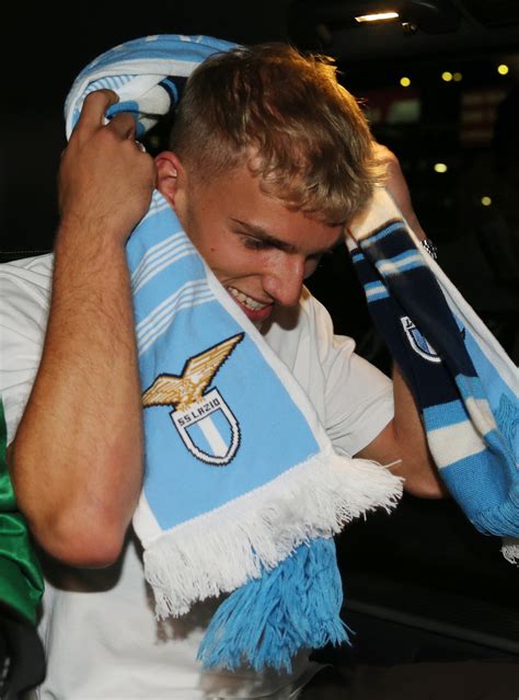 Lazio Isaksen è sbarcato la calda accoglienza dei tifosi