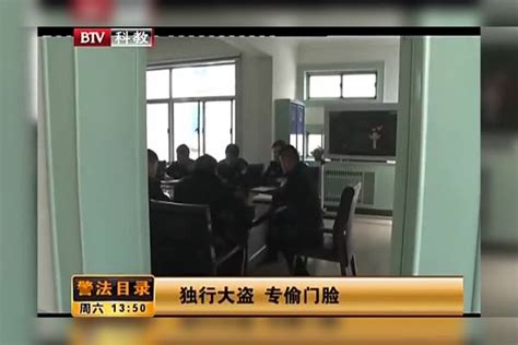 男子深夜撬砸超市，拿着布袋狂装香烟，被监控拍下丨警法目录 监控 布袋 香烟