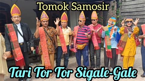 Belajar Menari Tor Tor Sigale Gale Di Tomok Samosir Amimilaaira