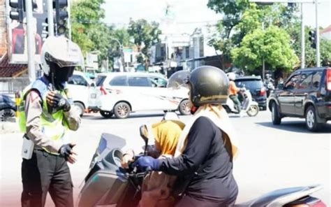 Polresta Bandung Bakal Tindak Pengendara Nekat Tak Pakai Helm Di