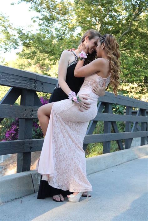 Prom Photoshoot Ideas For Besties And Couples