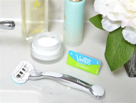 Spring-Ready Skin With Gillette Venus Platinum Extra Smooth Razor