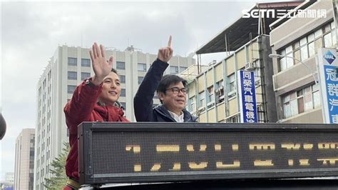 多圖／農夫農婦都來了！吳怡農、陳其邁車掃拜票 支持者嗨翻搶握手 政治 三立新聞網 Setn