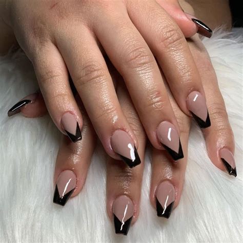 Unhas nude preto 30 ideias para você abusar dessa combinação
