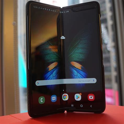 Samsung Galaxy Fold - цены, характеристики, отзывы